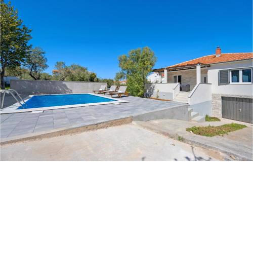 Awesome home in Betina with WiFi, Outdoor swimming pool and 2 Bedrooms