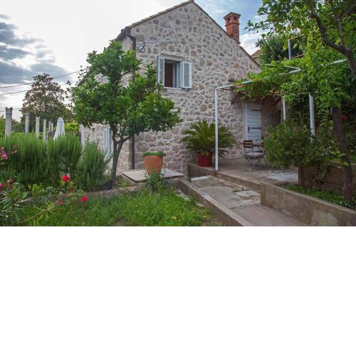 Awesome home in Dubrovnik with WiFi and 3 Bedrooms