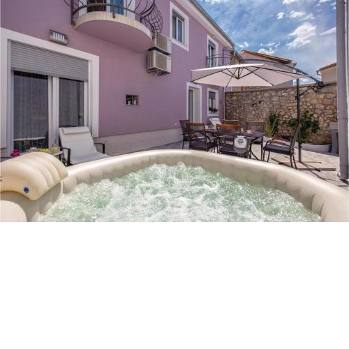 Awesome home in Grizane with 3 Bedrooms, Jacuzzi and WiFi