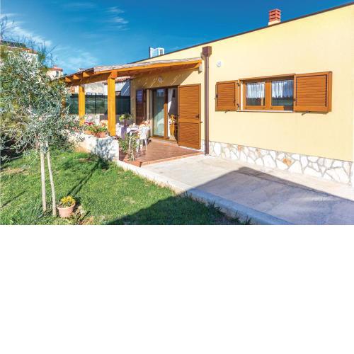 Awesome home in Liznjan with 2 Bedrooms and WiFi
