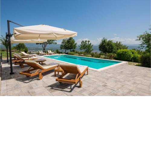 Awesome home in Lokvicici with 4 Bedrooms