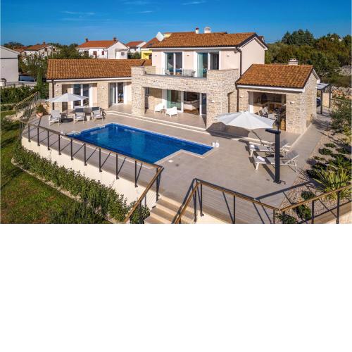 Awesome home in Malinska with Outdoor swimming pool, 4 Bedrooms and WiFi
