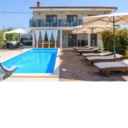 Awesome home in Marcana with WiFi, Jacuzzi and Outdoor swimming pool