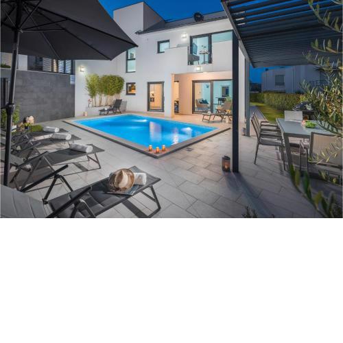 Awesome home in Medulin with 4 Bedrooms, WiFi and Outdoor swimming pool