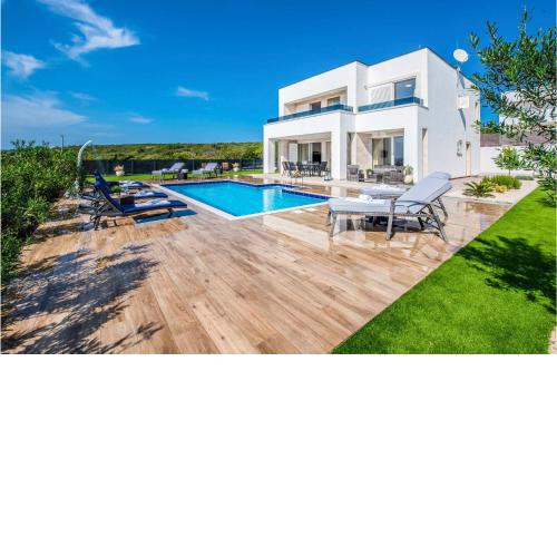 Awesome home in Novalja with WiFi, 4 Bedrooms and Outdoor swimming pool