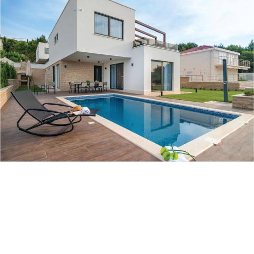 Awesome Home In Okrug Gornji With 6 Bedrooms, Sauna And Outdoor Swimming Pool