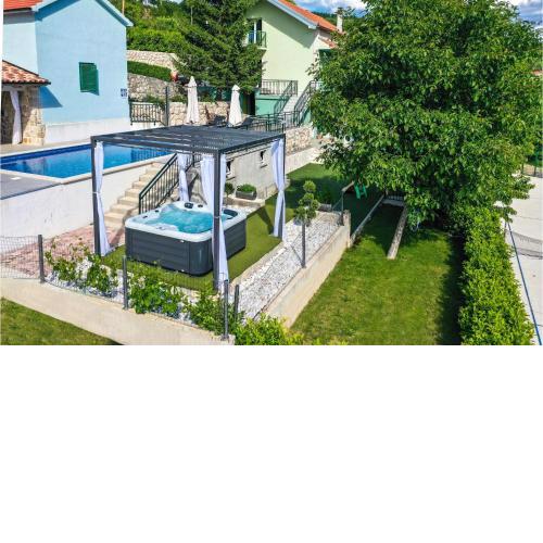 Awesome Home In Poljica Imotska With 5 Bedrooms, Jacuzzi And Outdoor Swimming Pool