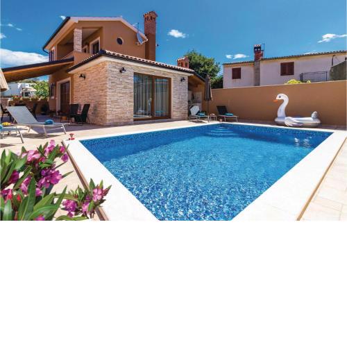 Awesome home in Pula with 2 Bedrooms, WiFi and Outdoor swimming pool