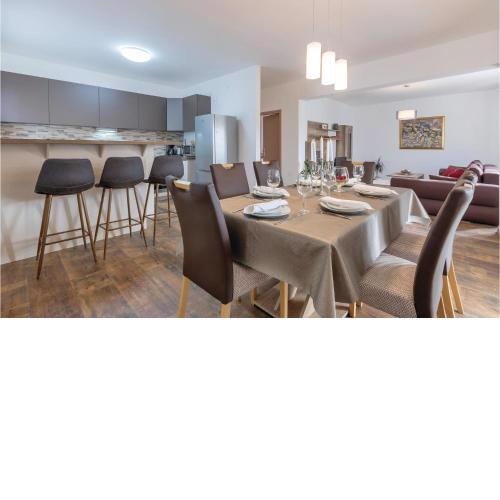 Awesome home in Pula with 4 Bedrooms and WiFi