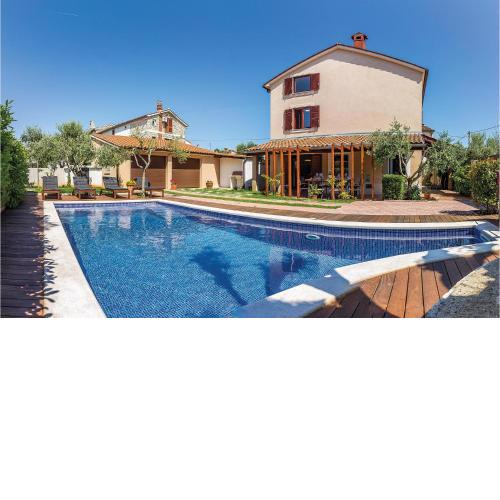 Awesome home in Pula with 4 Bedrooms, WiFi and Outdoor swimming pool