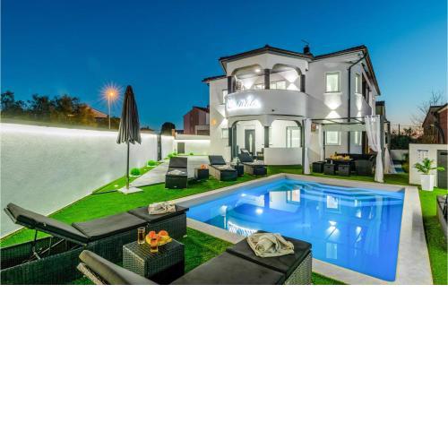 Awesome home in Pula with 6 Bedrooms, WiFi and Outdoor swimming pool