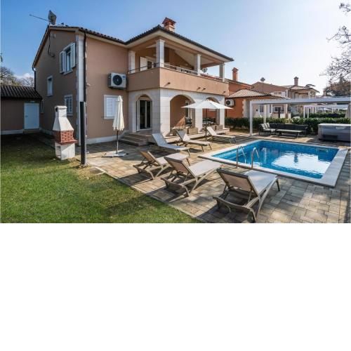 Awesome Home In Pula With Jacuzzi, Wifi And 3 Bedrooms