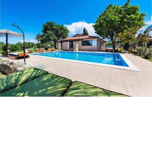 Awesome home in Rovinj with 3 Bedrooms, WiFi and Outdoor swimming pool