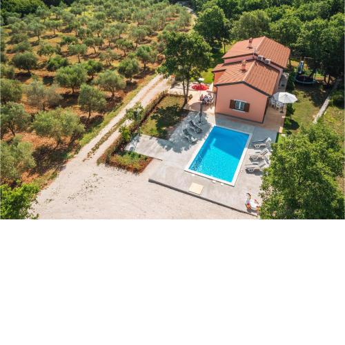 Awesome home in Rovinj with 3 Bedrooms, WiFi and Outdoor swimming pool
