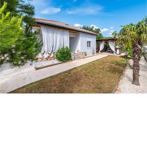 Awesome home in Seline with WiFi and 3 Bedrooms