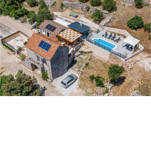 Awesome home in Smokvica w/ Outdoor swimming pool, WiFi and 2 Bedrooms