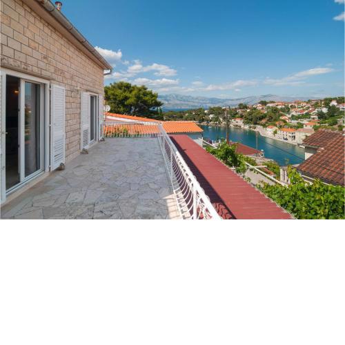 Awesome home in Splitska with WiFi and 3 Bedrooms