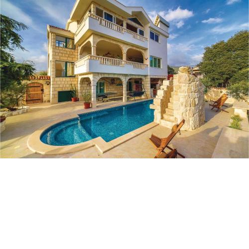 Awesome home in Trogir with Jacuzzi, WiFi and Outdoor swimming pool