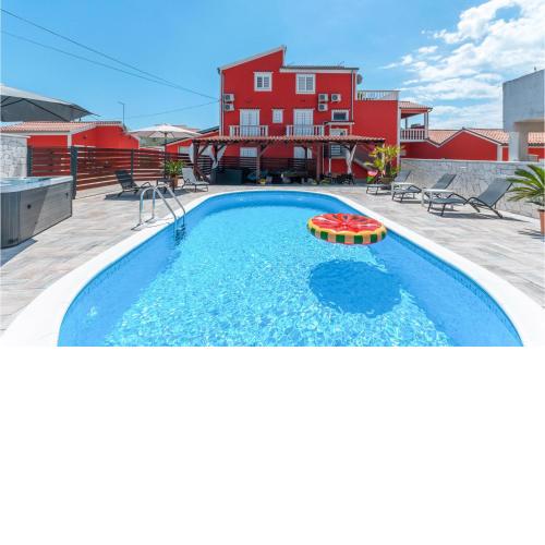 Awesome Home In Turanj With 5 Bedrooms, Jacuzzi And Wifi
