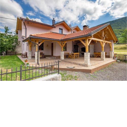 Awesome home in Vrzici with 3 Bedrooms, Jacuzzi and WiFi