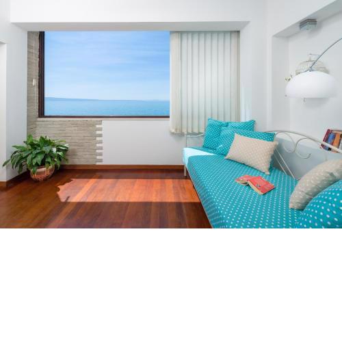 Beachfront Apartment Toma