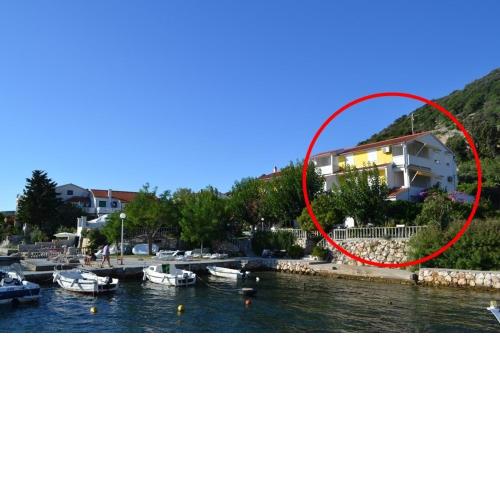Beachfront Apartment with 1 bedroom and terrace
