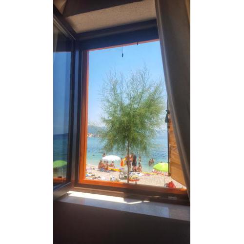 Beachfront house Sea la Vie