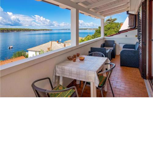 Beautiful apartment in Barbat-Rab with 3 Bedrooms and WiFi