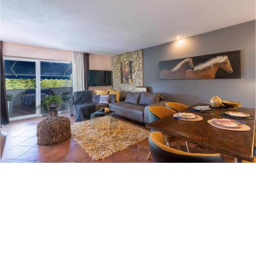 Beautiful apartment in Brncici with WiFi and 2 Bedrooms
