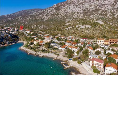 Beautiful apartment in Cesarica with 1 Bedrooms and WiFi
