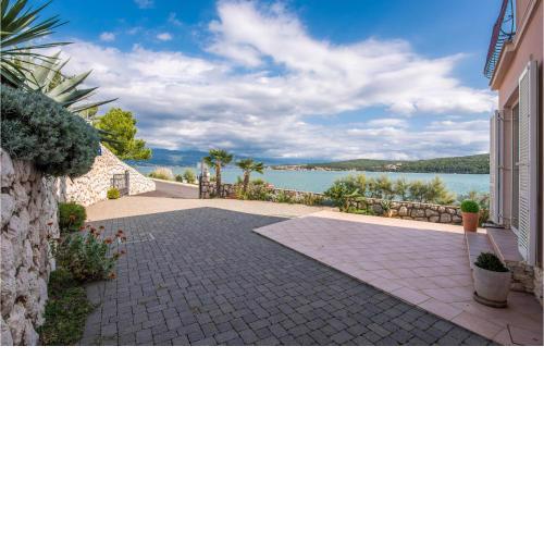 Beautiful apartment in Cizici with 1 Bedrooms and WiFi