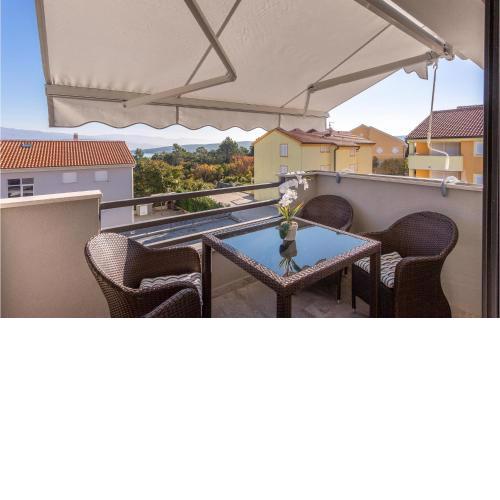 Beautiful apartment in Cizici with 2 Bedrooms and WiFi
