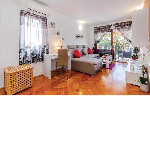 Beautiful apartment in Jadranovo with 1 Bedrooms and WiFi