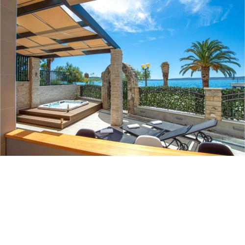 Beautiful apartment in Kastel Gomilica w/ Jacuzzi, WiFi and 3 Bedrooms