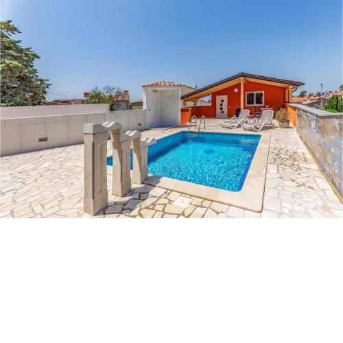 Beautiful apartment in Medulin with Outdoor swimming pool and 2 Bedrooms