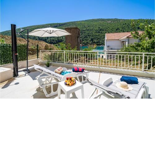 Beautiful apartment in Mokosica with WiFi and 1 Bedrooms