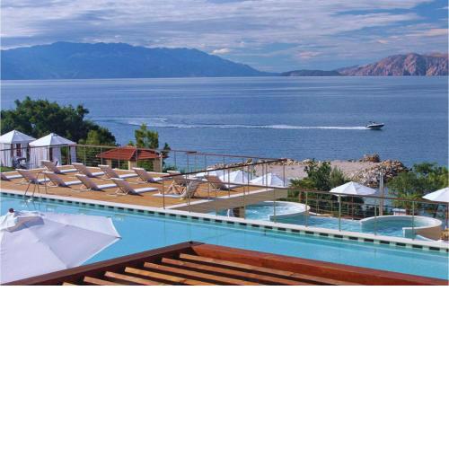 Beautiful Apartment In Novi Vinodolski With 2 Bedrooms, Wifi And Swimming Pool