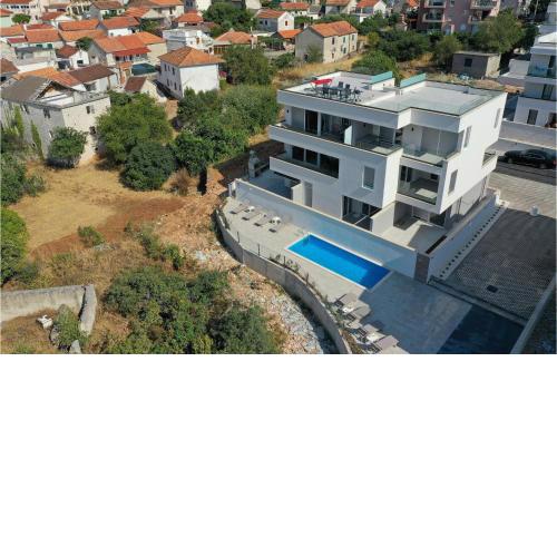 Beautiful apartment in Okrug Gornji with WiFi and 2 Bedrooms