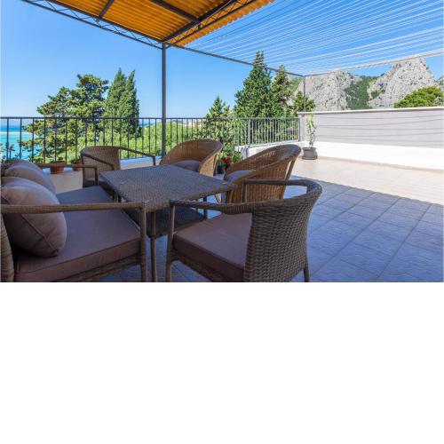 Beautiful apartment in Omis w/ WiFi and 3 Bedrooms