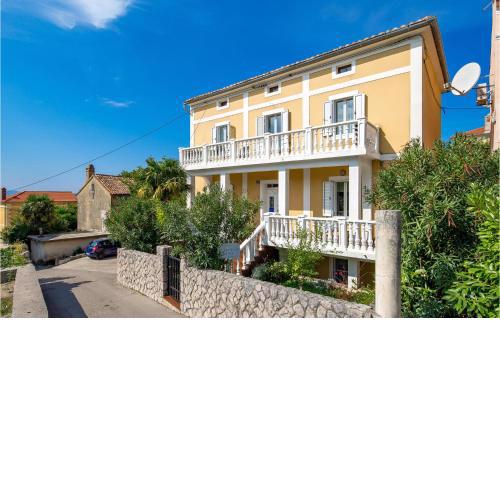 Beautiful apartment in Omisalj with WiFi