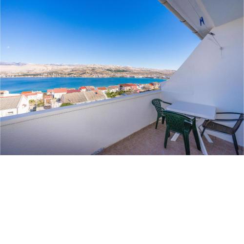 Beautiful apartment in Pag with 2 Bedrooms and WiFi