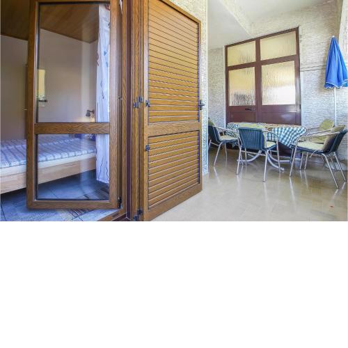Beautiful apartment in Porec with WiFi and 2 Bedrooms