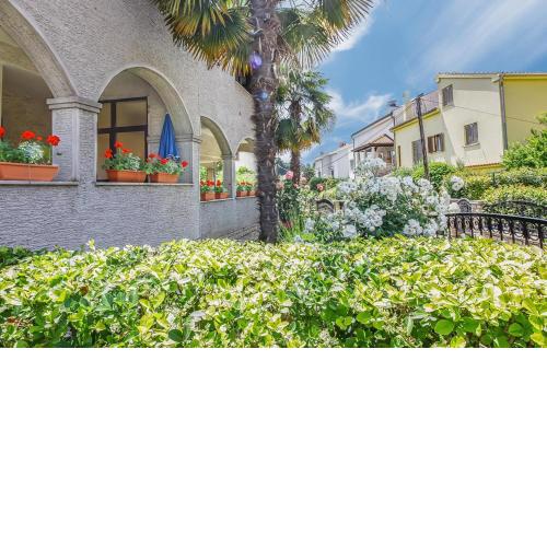 Beautiful apartment in Porec with WiFi and 2 Bedrooms