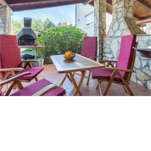 Beautiful apartment in Pula with 2 Bedrooms and WiFi