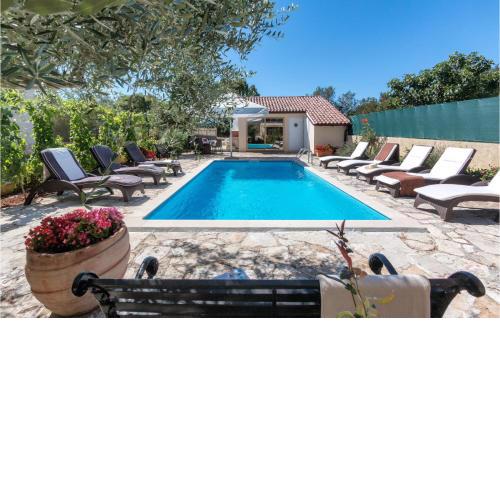Beautiful apartment in Pula with 3 Bedrooms, WiFi and Outdoor swimming pool
