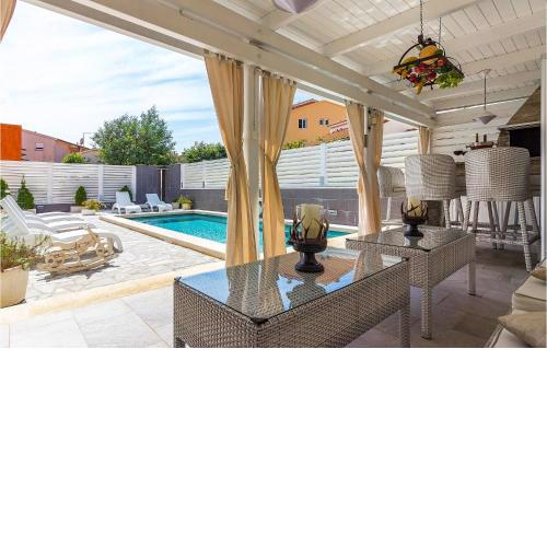Beautiful apartment in Pula with Outdoor swimming pool, WiFi and 2 Bedrooms