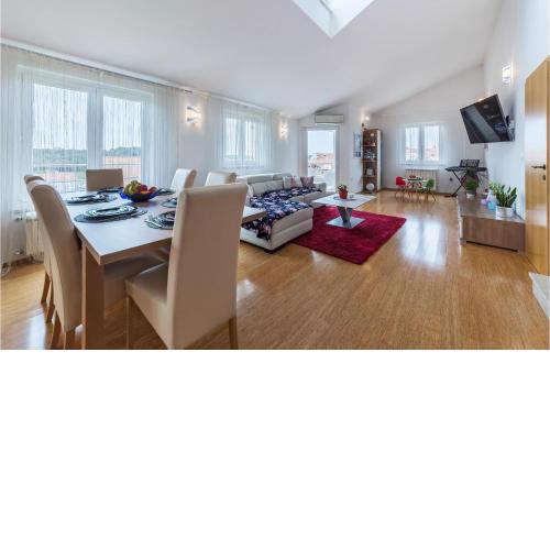 Beautiful apartment in Pula with WiFi and 2 Bedrooms