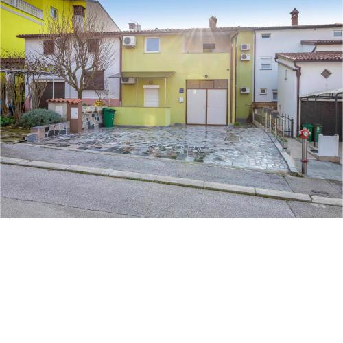 Beautiful apartment in Pula with WiFi and 2 Bedrooms