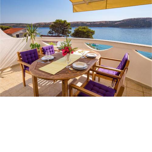 Beautiful apartment in Stara Novalja with WiFi and 2 Bedrooms