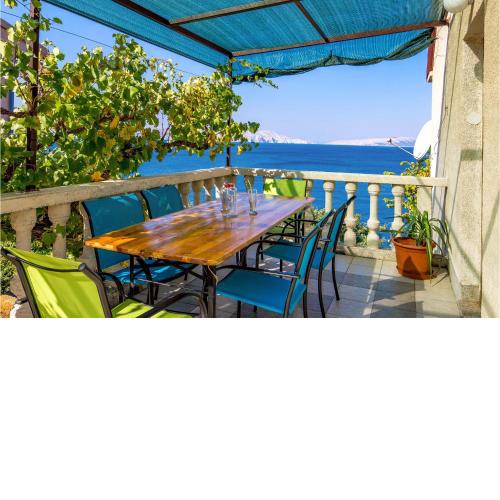 Beautiful apartment in Sveti Juraj with 2 Bedrooms and WiFi